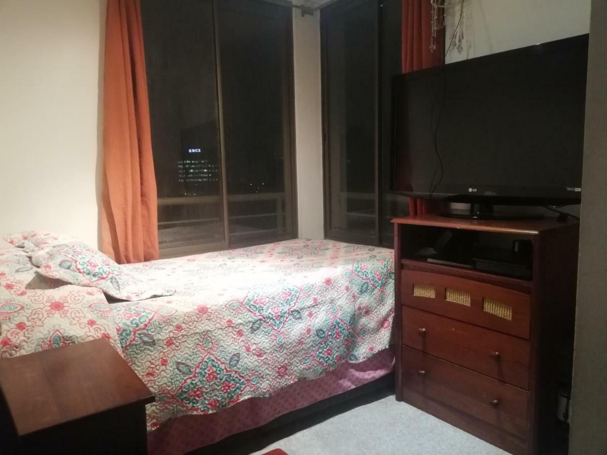 Una Habitacion Privada Con Bano Privado En Centro Historico Santiago de Chile Exterior foto